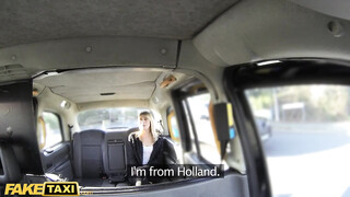 Holland milf anyuci a taxiban szexel