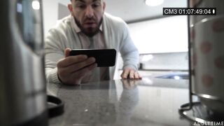 Az óriás kannás bejárónő megkúrelva