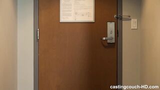 Solana a fiatal fekete hölgyemény a castingon járt