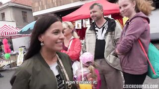 Barátnők lecumiztatva és megdöngetve