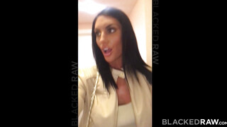 August Ames muffját csoki hapsi kúrja