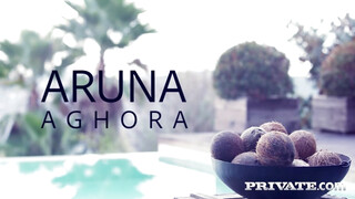 Aruna Aghora pici picsája finoman megbaszva