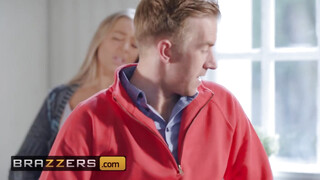 Brazzers - Petite Princess Eve és hatalmas himbilimbi