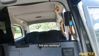 Fake Taxi - Sabien DeMonia a méretes tőgyes ribi
