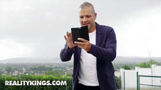 Reality Kings - Cherry Kiss seggluka alaposan megbaszva