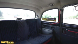 Fake Taxi - Kiara Lord a magyar tini a taxiban kúr
