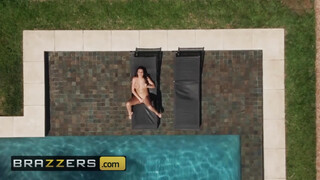 BRAZZERS - Jolee Love a méretes tőgyes fiatal spiné