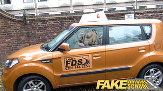 Fake Driving School - Tini kisasszony az oktatóval baszik