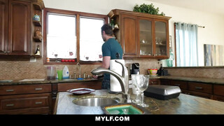 Mylf - Cali Lee a bombázó latin amerikai milf