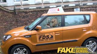 Fake Driving School - duci hölgyemény zokniban akar szexelni