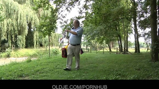 Oldje - Öreg srác reszeli a tini bulát