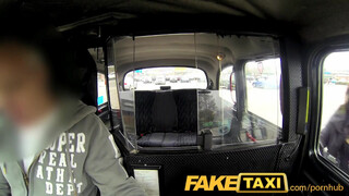 FakeTaxi - cuki lány hatalmas seggel megfizet