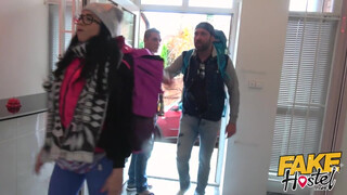 Fake Hostel - Kolumbiai bige a pasija előtt szexel