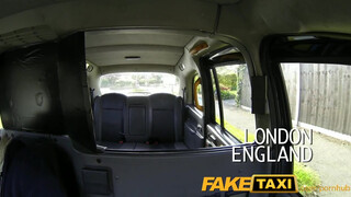 FakeTaxi - méretes seggű kiscsaj kúrni akar