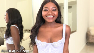 AllBlackX - Noemie Bilas a cuki csoki hölgyemény