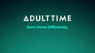ADULT TIME - kopasz csoki csajszi kinyalja a csaját