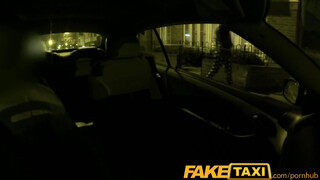 FakeTaxi - Olasz nőci a taxiban dug