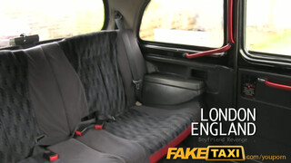 FakeTaxi - szűk pinájú nag kannás picsa