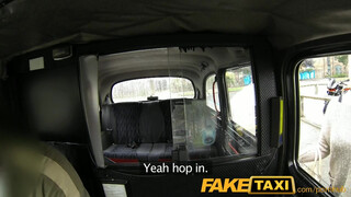 FakeTaxi gyors és durva baszás a hátsó ülésen