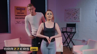 Brazzers - Ella Hughes muffjában a hatalmas káró