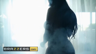 Brazzers - kerek szép seggű picsa a fürdőkádban