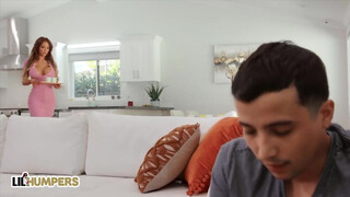 Lil Humpers - Nicolette Shea megleckézteti a perverz faszit