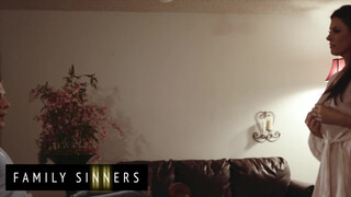 FamilySinners - India Summer a férje fiával szexel félre