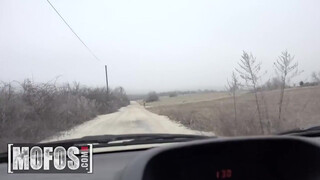 Mofos - Rebecca Volpetti a autóban szexel