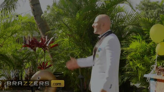 Brazzers - Victoria June kefél a pincér pasival