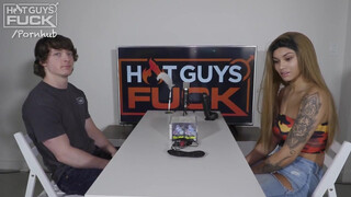 Spanyol tini nőci és a sportos hapsi - Hot Guys Fuck