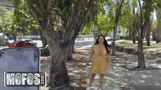 Mofos - Angela White élvezi ha rendesen reszelik