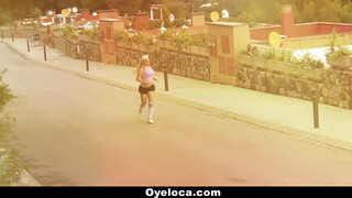 OyeLoca - Blondie Fesser a méretes keblű spanyol