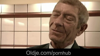 Magyar pornószínész nőci dug vén krapekkal - Oldje