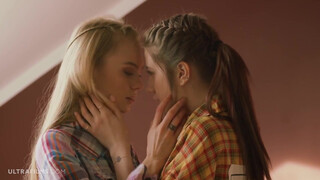 UltraFilms - Nancy Ace és Leah Maus cidázzák egymást