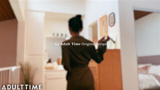 ADULT TIME - Ázsiai tini nőci a fürdőben maszturbál