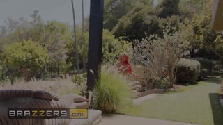 Brazzers - Phoenix Marie popója is megdöngetve