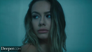 Deeper - Naomi Swann a perverz pici kisasszony