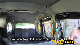 FakeTaxi - Kolumbiai nőci kefél a taxissal