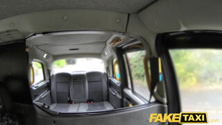 Fake Taxi - Tina Kay engedi análba