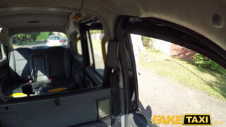 Fake Taxi - Lyen Parker kúrel a hátsó ülésen