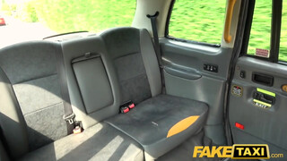 Fake Taxi - Rhiannon Ryder kárót akar a fenekébe
