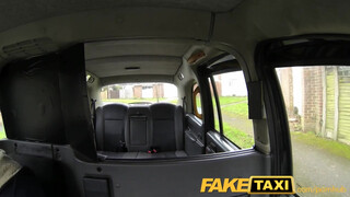 FakeTaxi - begerjedt spiné hívja a taxit