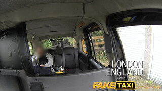 FakeTaxi - maga mutogató picsa a taxiban