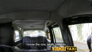 FakeTaxi - Világos Szőke bige baszható a hátsó ülésen