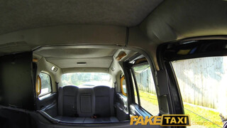 FakeTaxi - Chelsey Lanette a hatalmas didkós szöszi