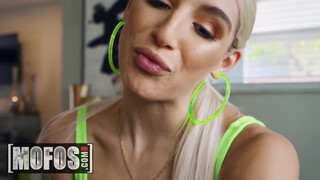 MOFOS - Abella Danger szőrös muffja megkúrva