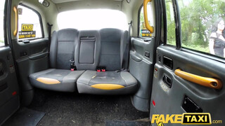 Fake Taxi - Csöcsös picsa közösül a hátsó ülésen