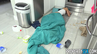 PropertySex - Alexis Tae a konyhában kefél