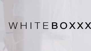 WhiteBoxxx - selymes bőrű csoki hölgyemény