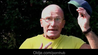 Öreg tata hátsó bejáratba dugja a bombázó tinit